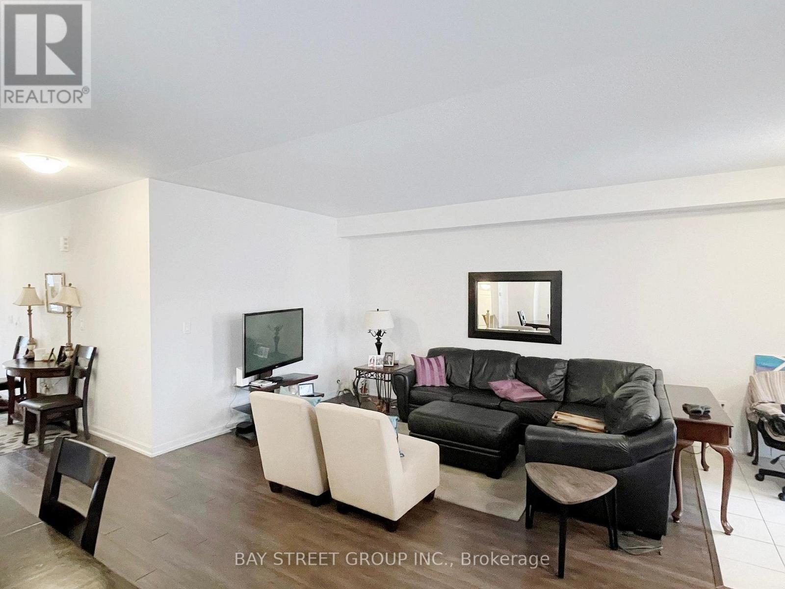 2 Longshore Way, Whitby, ON - Indoor Photo Showing Living Room
