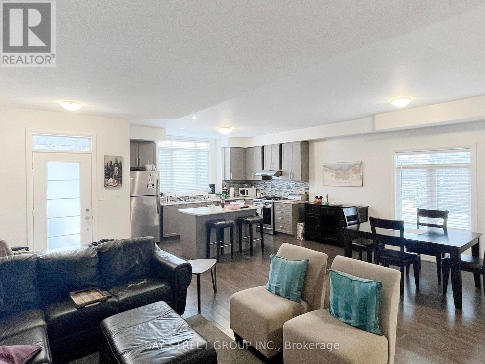 2 Longshore Way, Whitby, ON - Indoor Photo Showing Living Room