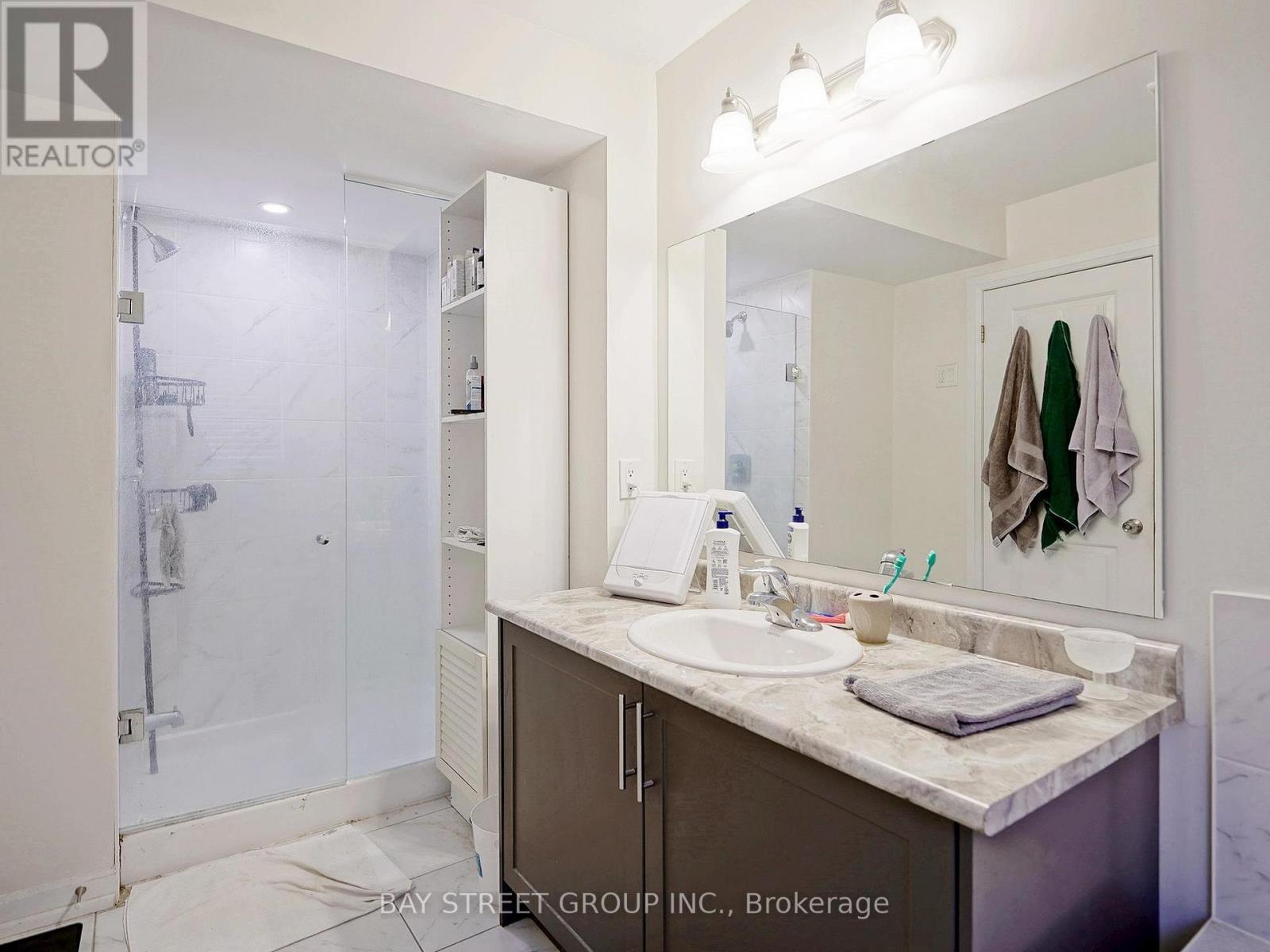 2 Longshore Way, Whitby, ON - Indoor Photo Showing Bathroom