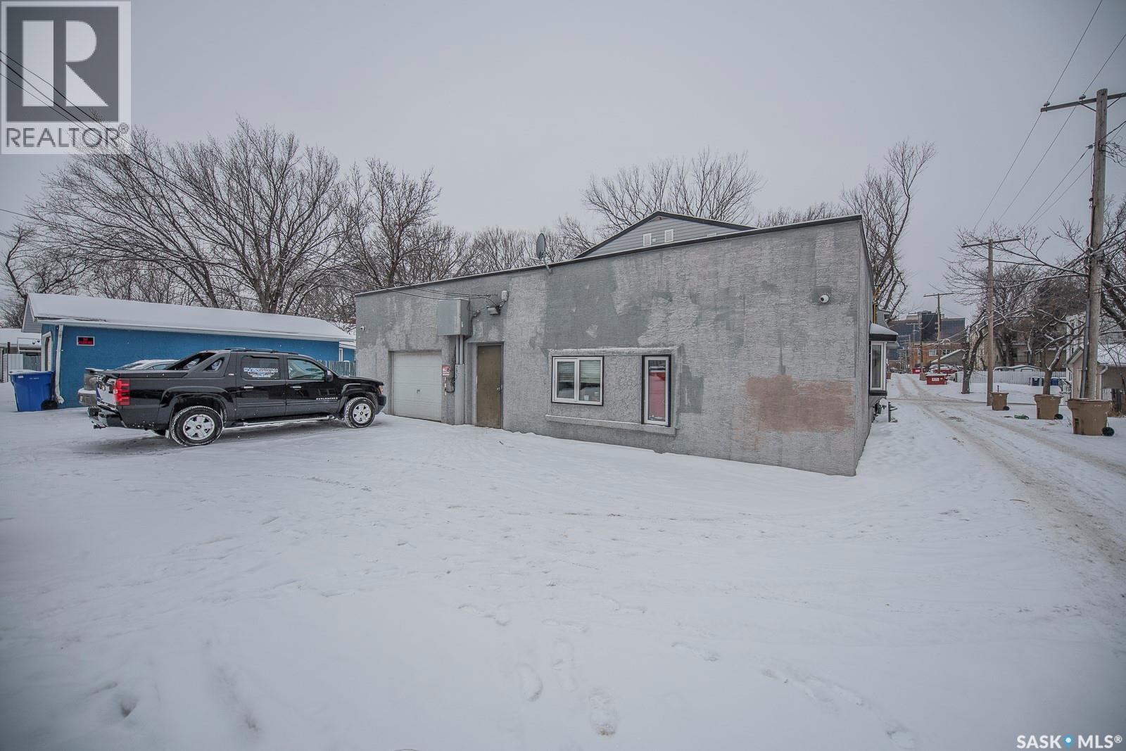 2023 Ottawa Street, Regina, SK - Outdoor