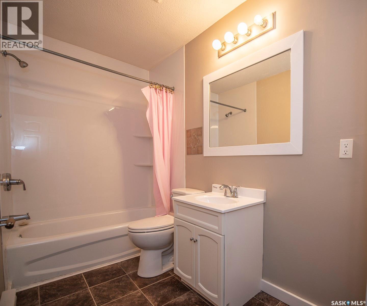 2023 Ottawa Street, Regina, SK - Indoor Photo Showing Bathroom