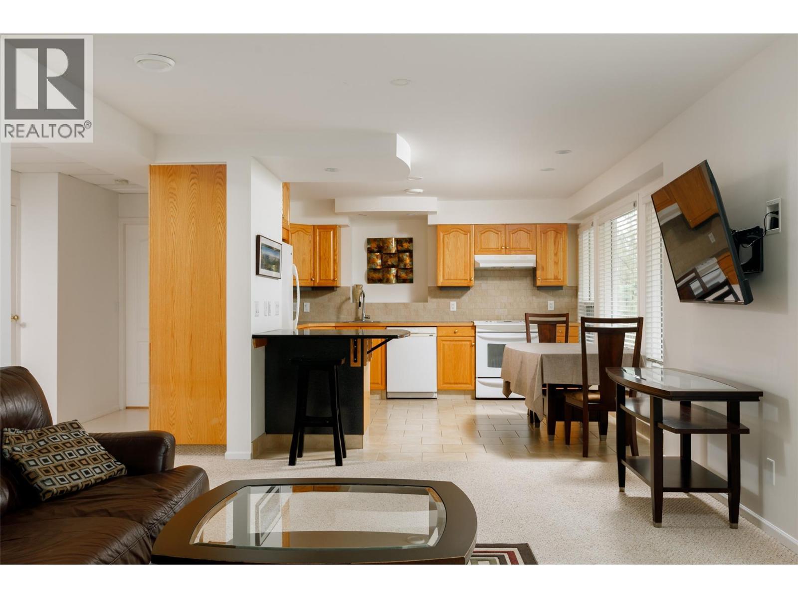 1642 West Kelowna Road, West Kelowna, BC - Indoor