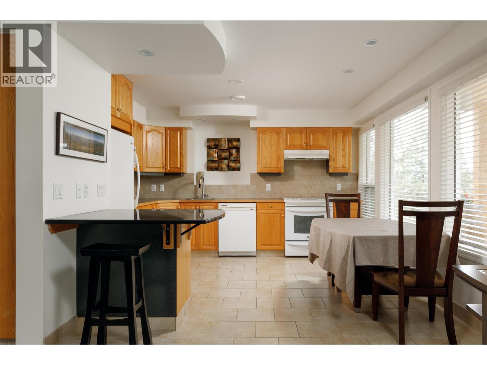 1642 West Kelowna Road, West Kelowna, BC - Indoor