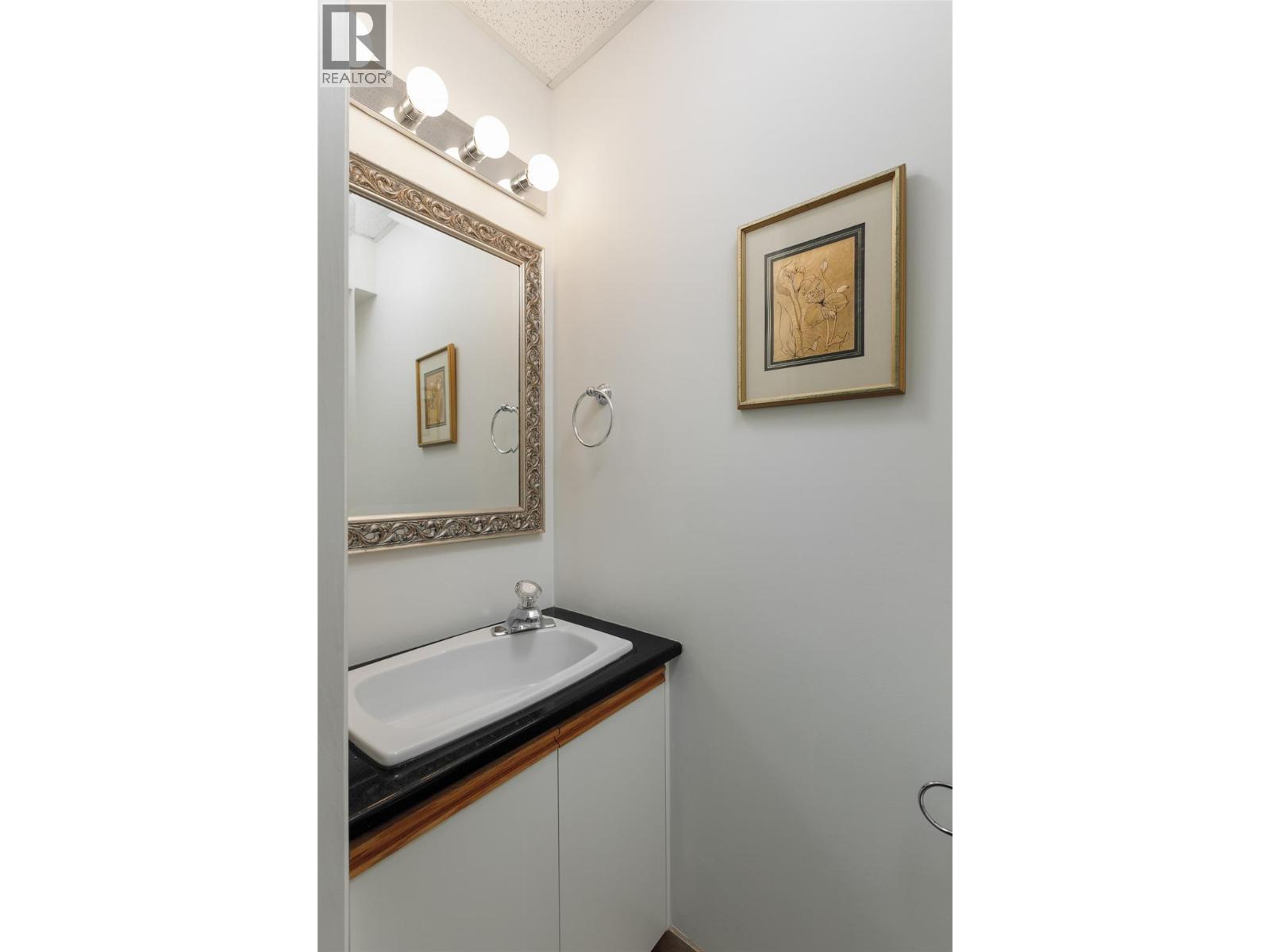 1642 West Kelowna Road, West Kelowna, BC - Indoor Photo Showing Bathroom