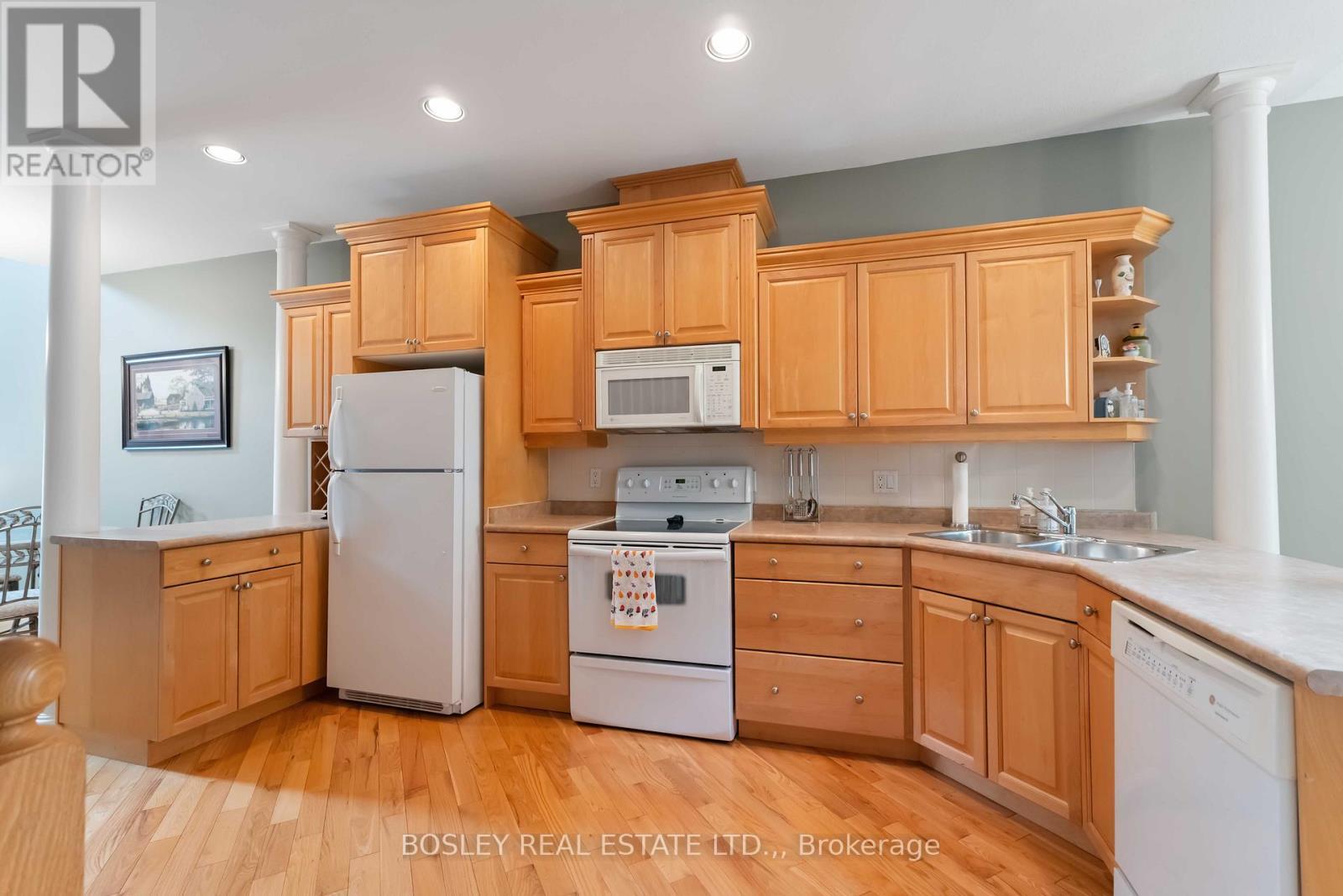 14 - 308 Queenston Street, St. Catharines (Oakdale), ON - Indoor Photo Showing Kitchen With Double Sink