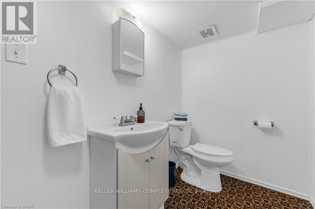 77 Lawfield Drive, Hamilton, ON - Indoor Photo Showing Bathroom