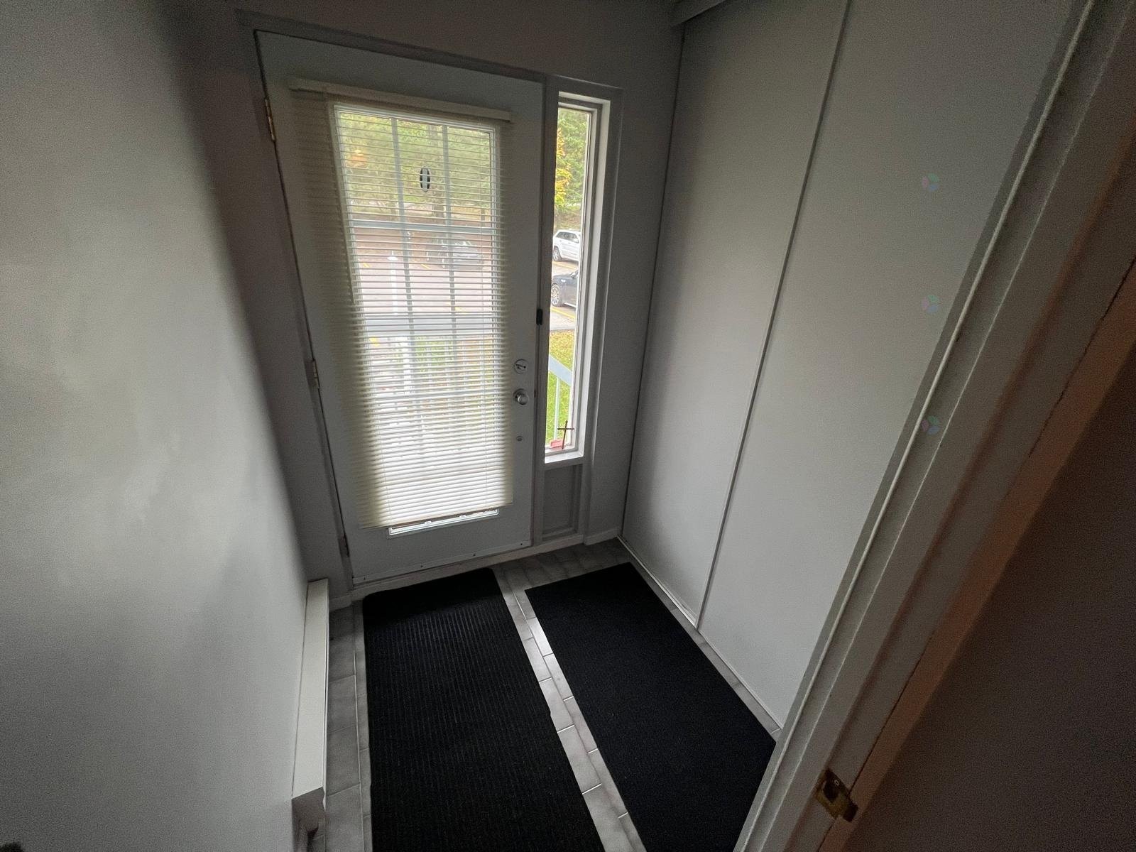 Hall d'entrée/Vestibule - 320 Ch. Des Épinettes, Piedmont, QC - Indoor Photo Showing Other Room