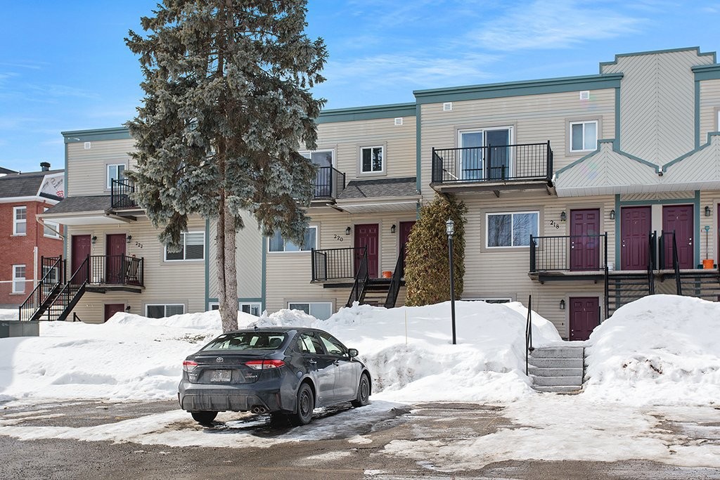 Front of Structure - B-220 Ch. Freeman, Gatineau (Hull), QC - Outdoor With Facade