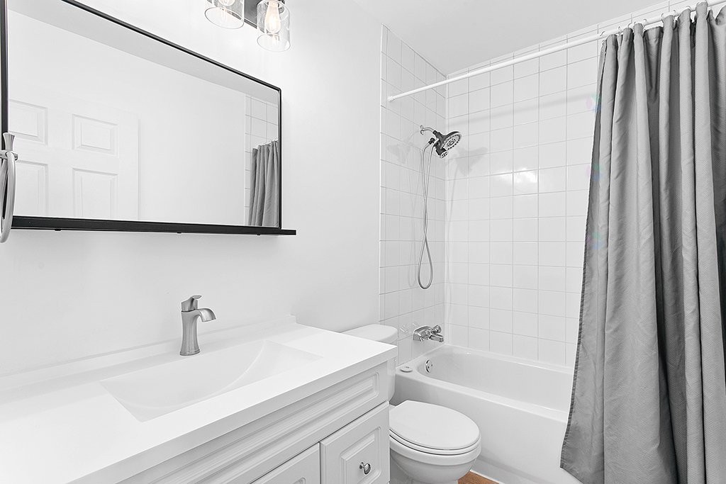 Bathroom - B-220 Ch. Freeman, Gatineau (Hull), QC - Indoor Photo Showing Bathroom