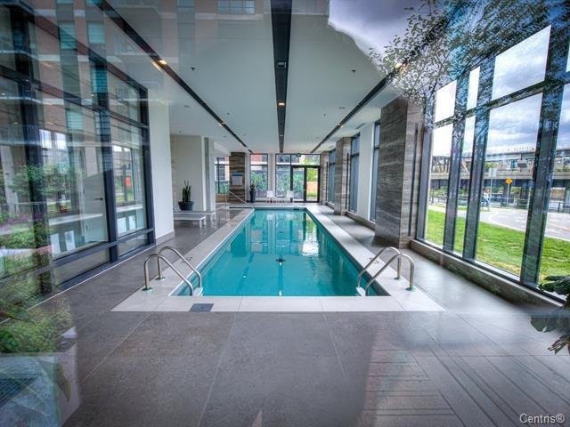 Piscine - 314-1320 Rue Olier, Montréal (Le Sud-Ouest), QC - Indoor Photo Showing Other Room With In Ground Pool