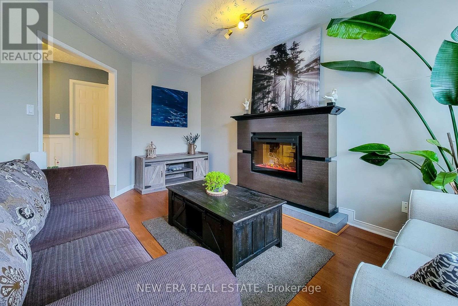 146 Locheed Drive, Hamilton, ON - Indoor Photo Showing Living Room With Fireplace