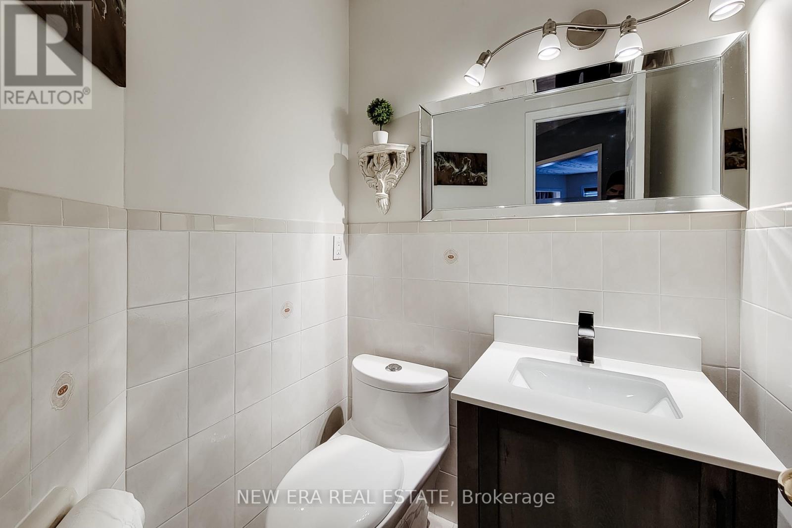 146 Locheed Drive, Hamilton, ON - Indoor Photo Showing Bathroom