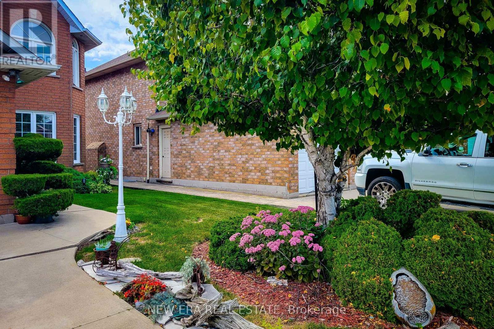 146 Locheed Drive, Hamilton, ON - Outdoor