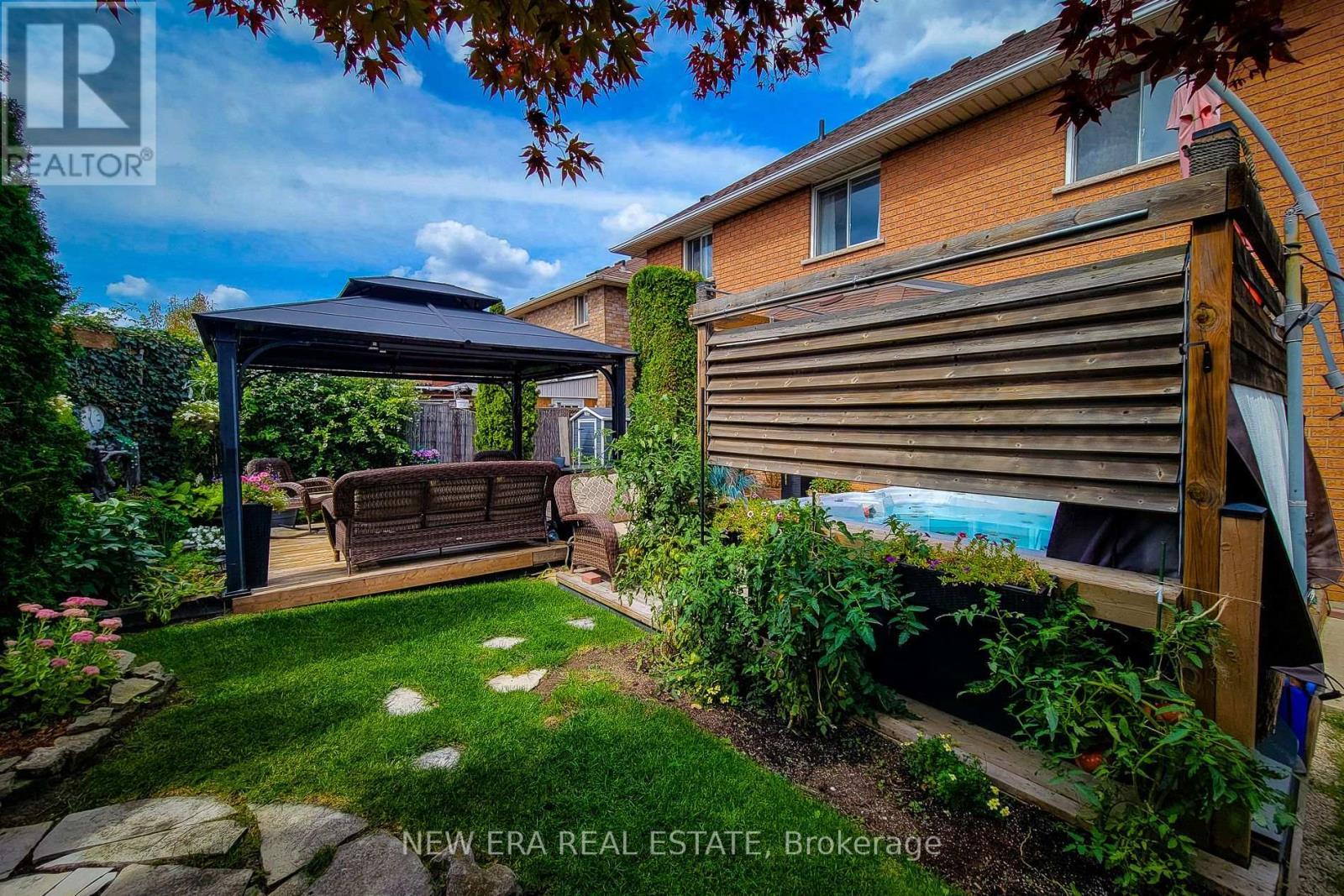 146 Locheed Drive, Hamilton, ON - Outdoor