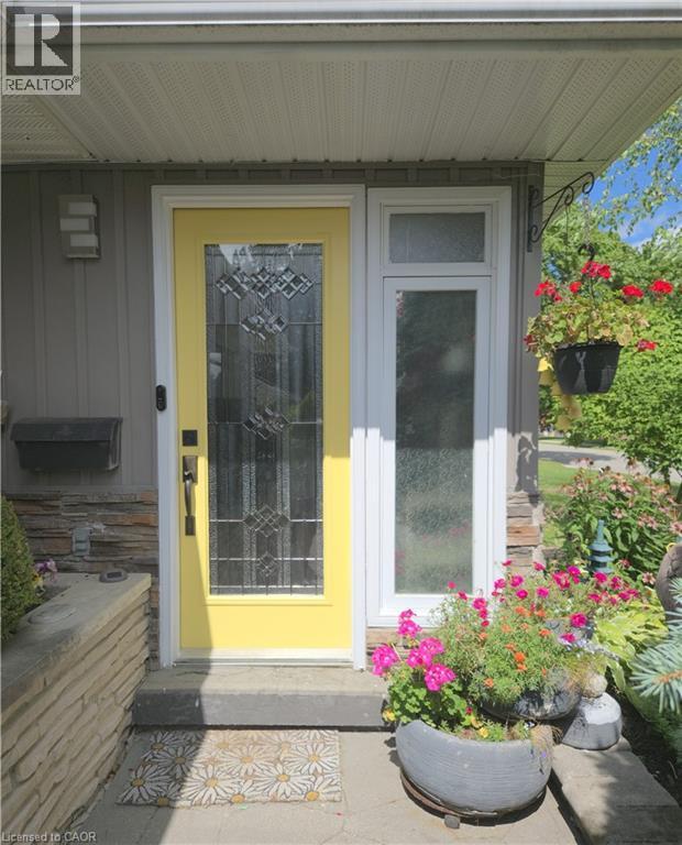 Entrance to property with stone siding - 27 Hepburn Avenue, St. Thomas, ON - Outdoor
