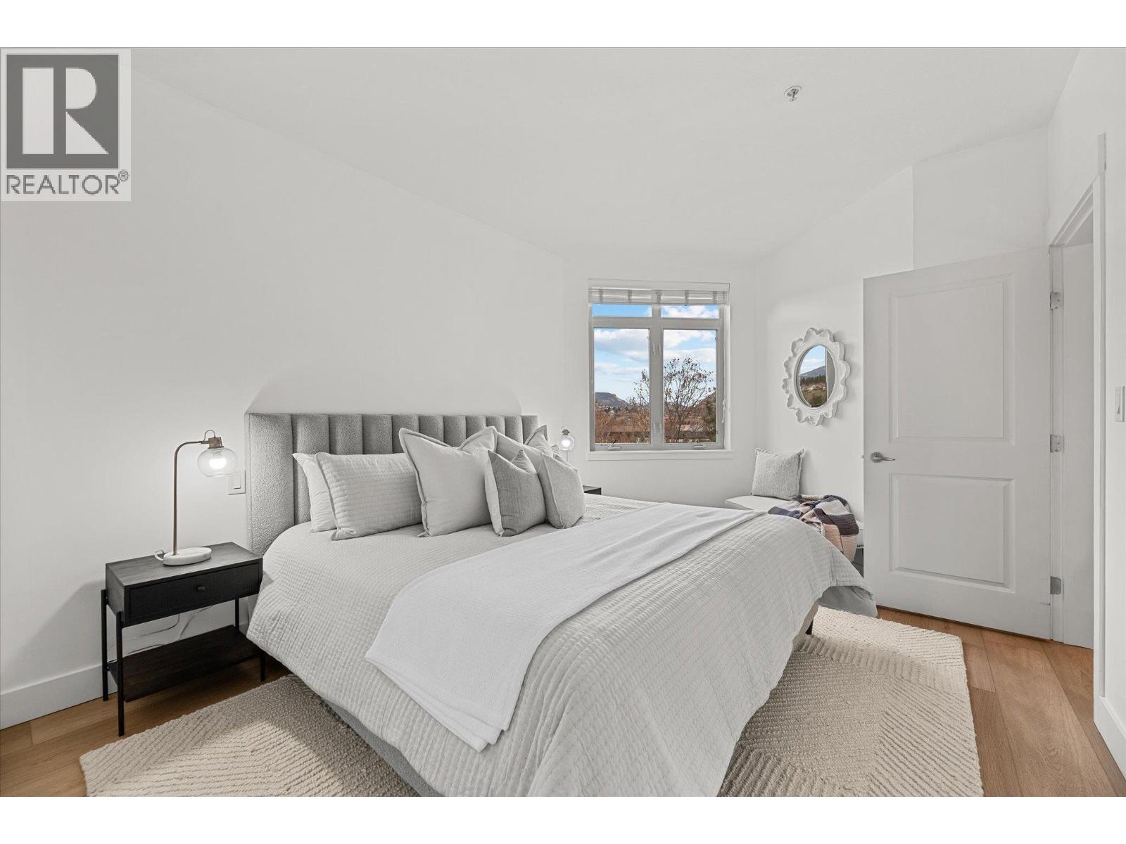 4205 Gellatly Road Unit# 305, West Kelowna, BC - Indoor Photo Showing Bedroom