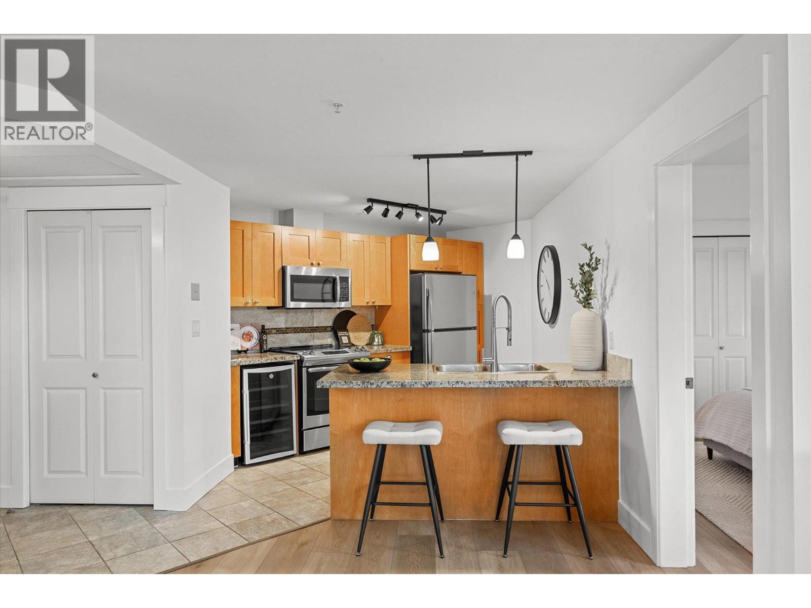4205 Gellatly Road Unit# 305, West Kelowna, BC - Indoor Photo Showing Kitchen