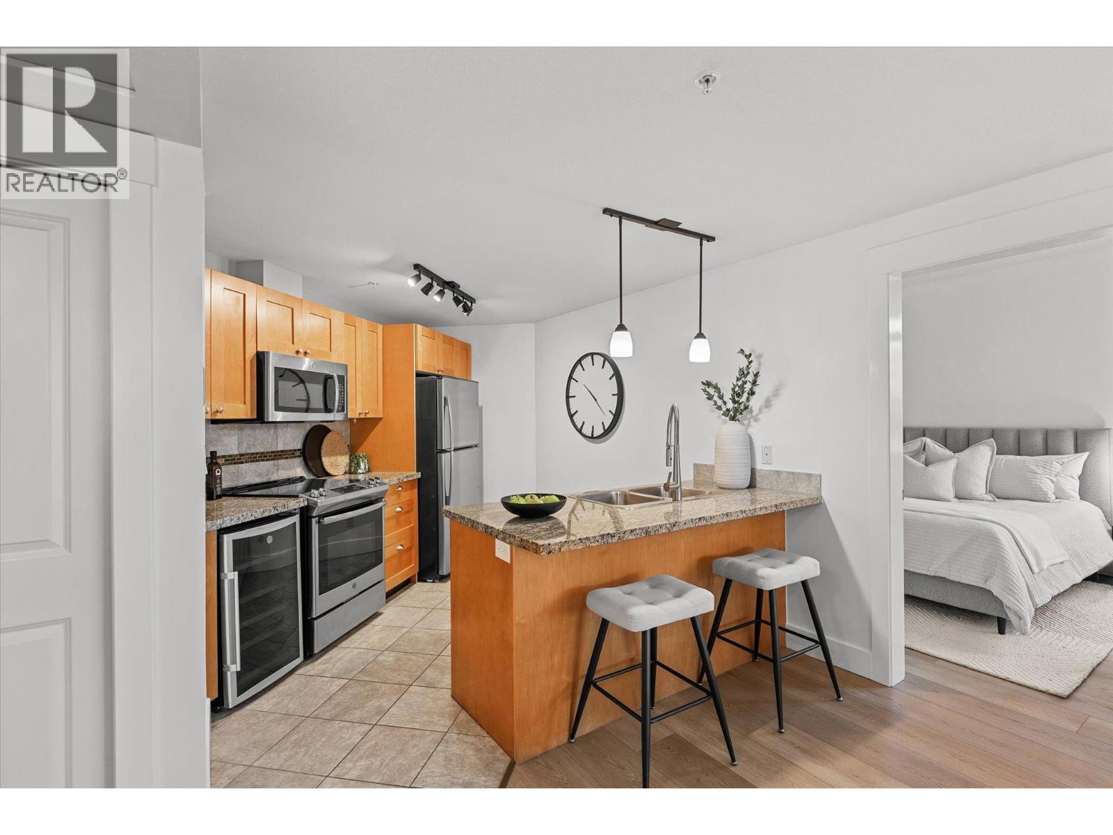 4205 Gellatly Road Unit# 305, West Kelowna, BC - Indoor Photo Showing Kitchen