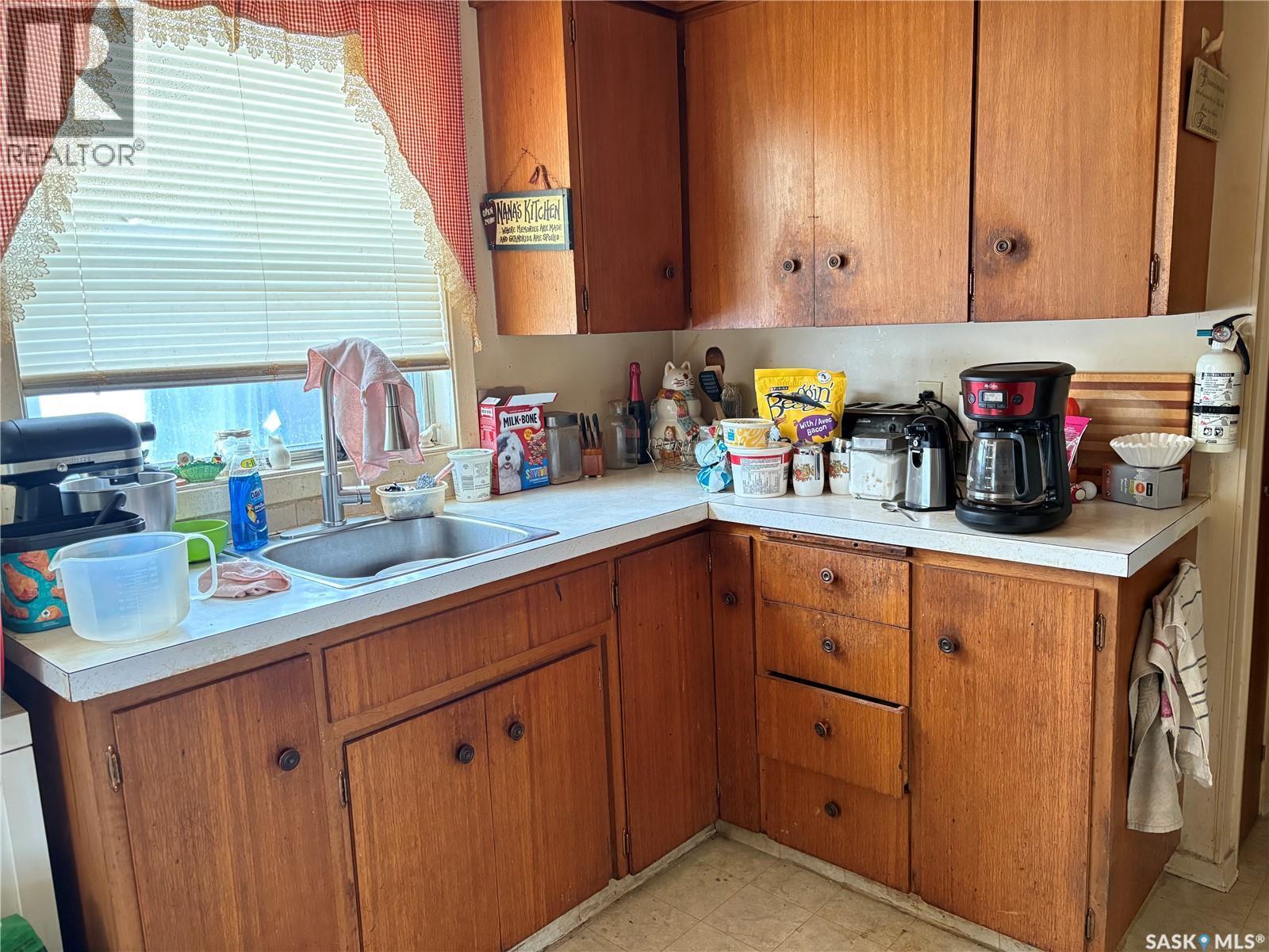 43 Bantry Street, Lanigan, SK - Indoor Photo Showing Kitchen