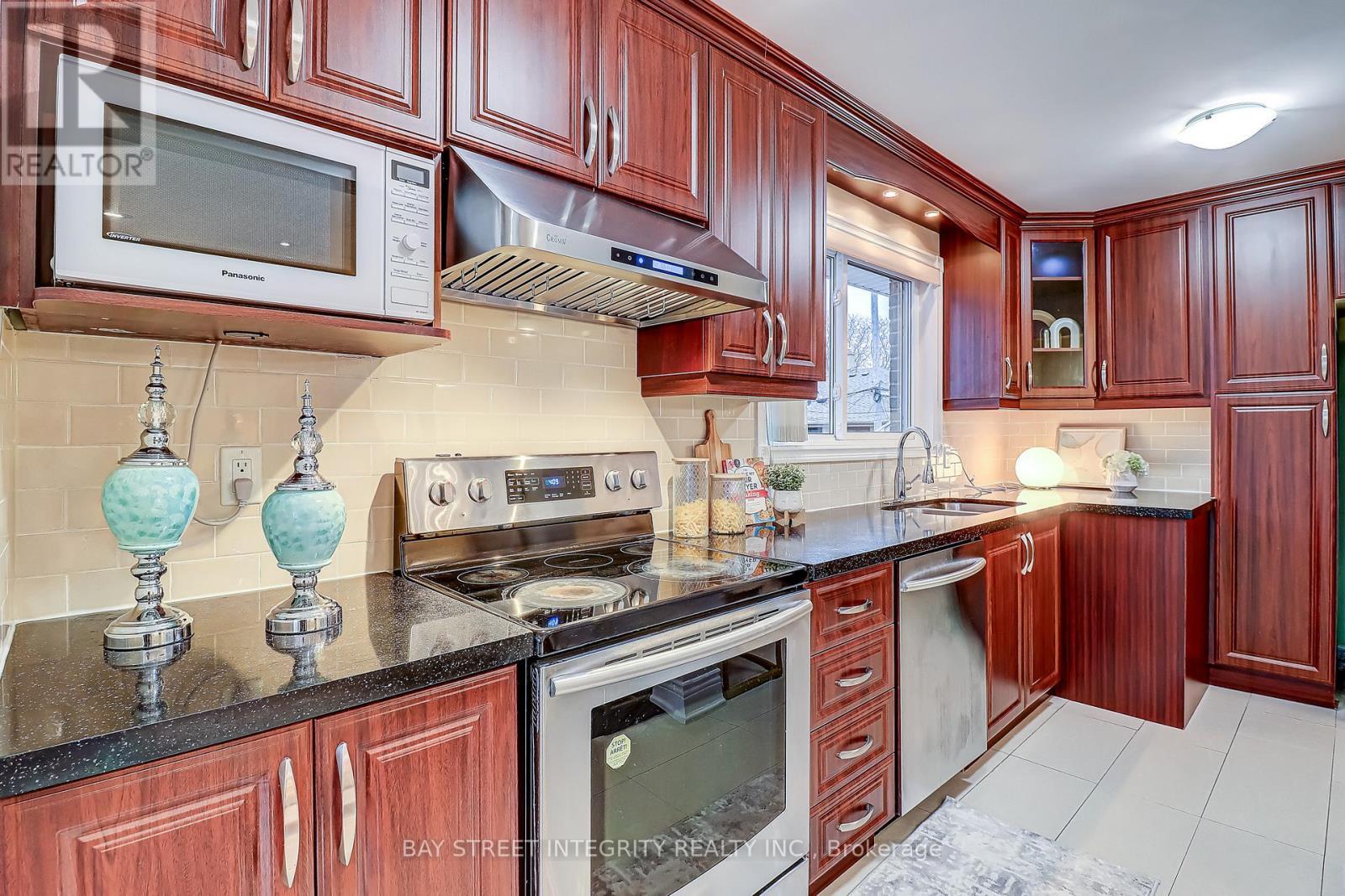 Kitchen - 12 Combermere Drive, Toronto, ON - Indoor Photo Showing Kitchen