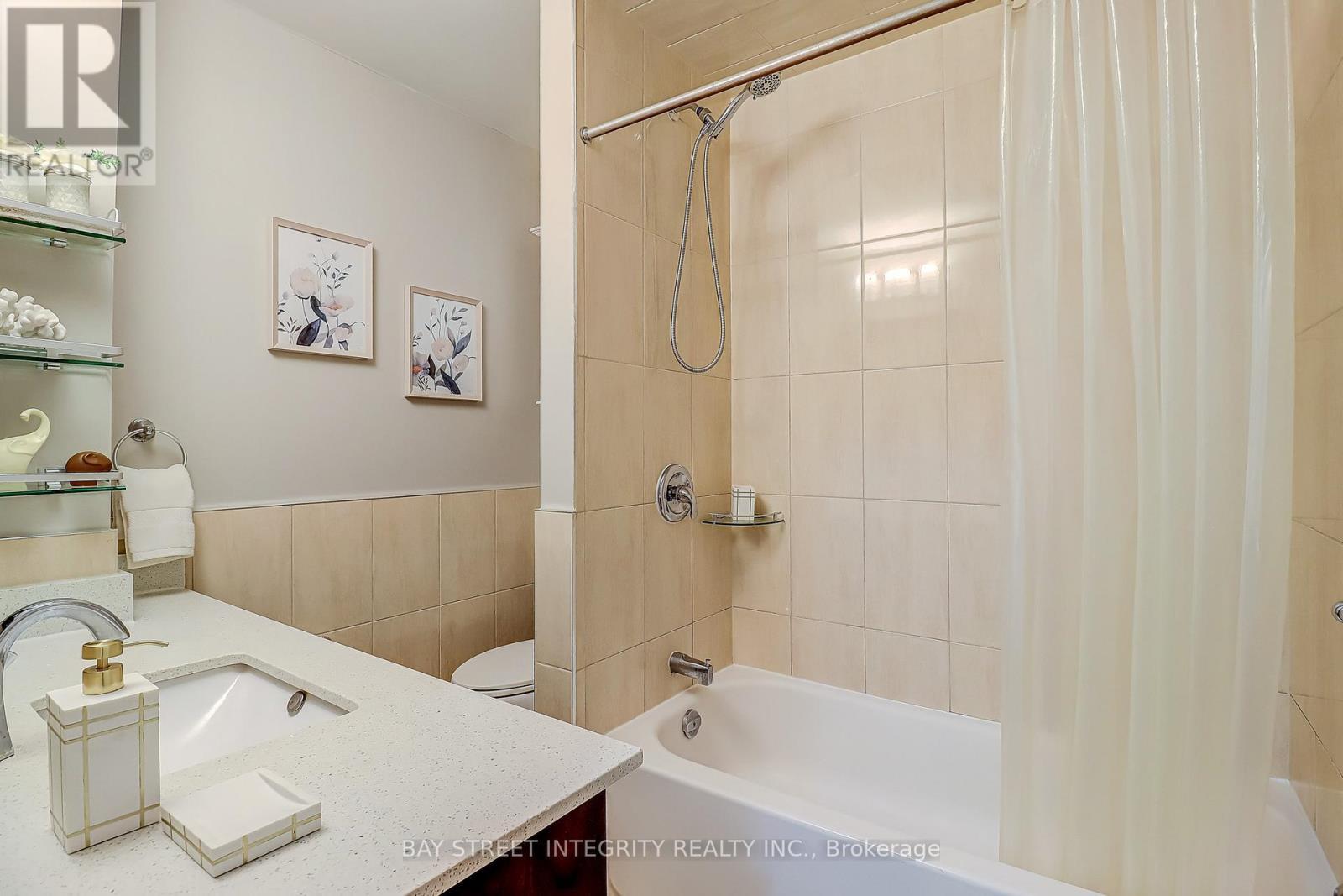 12 Combermere Drive, Toronto, ON - Indoor Photo Showing Bathroom