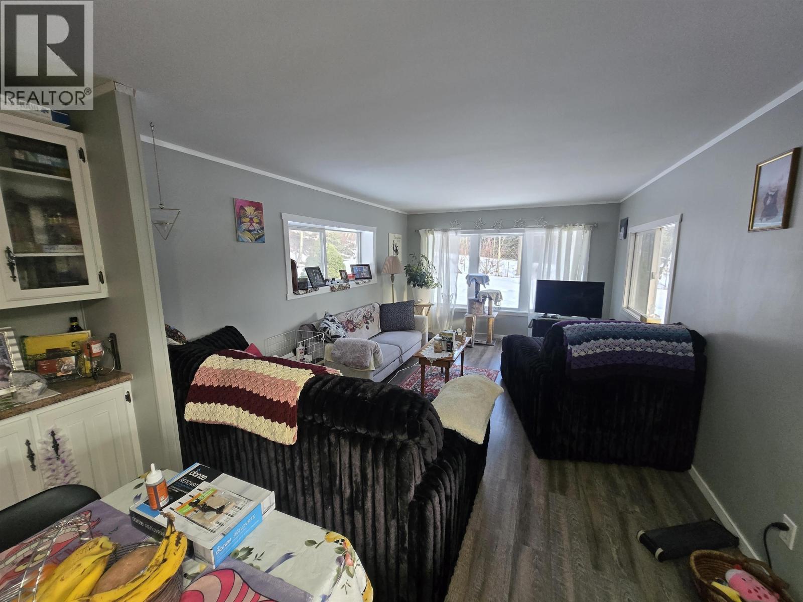 2183 Bartkow Road, Quesnel, BC - Indoor Photo Showing Living Room
