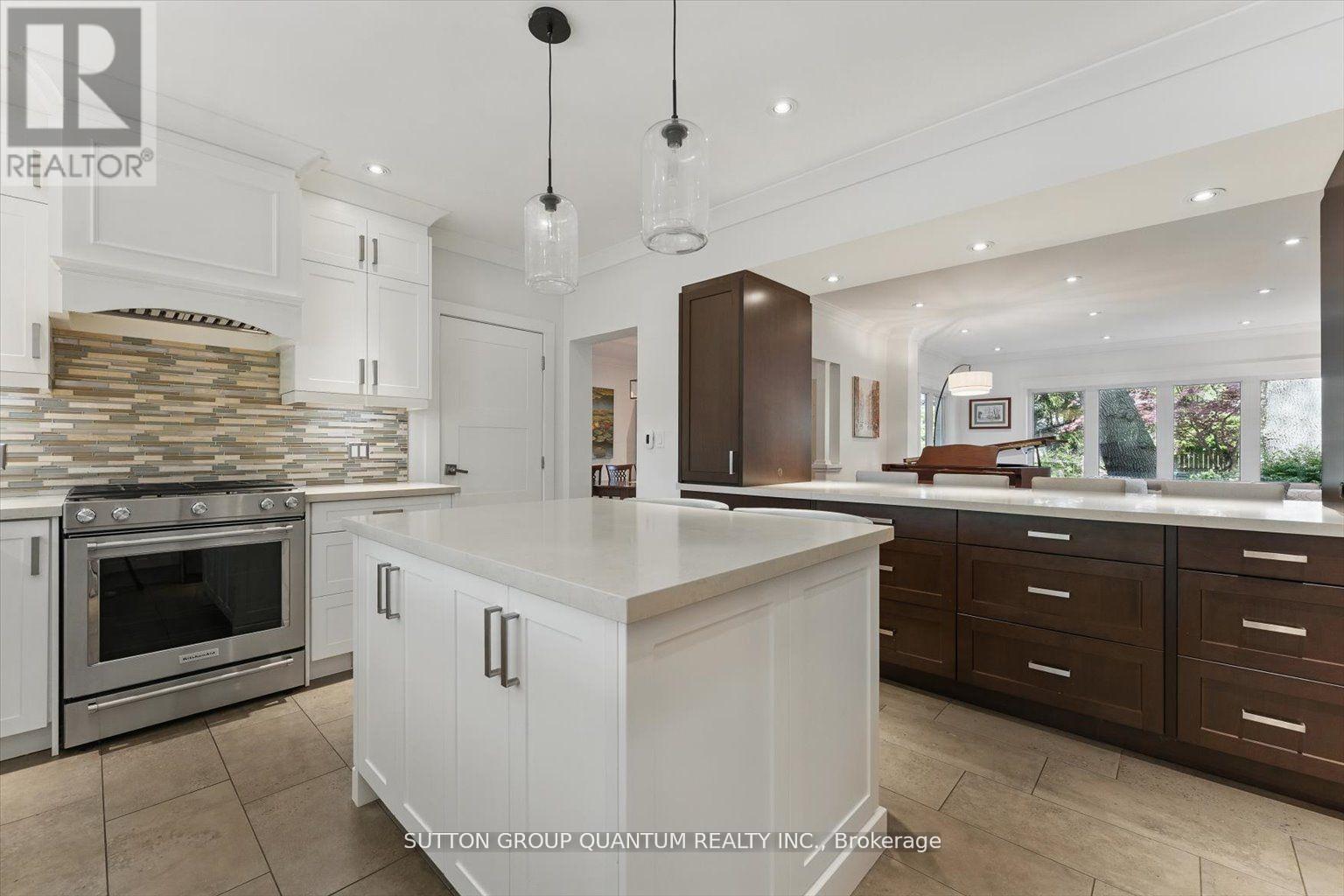 347 Pinetree Way, Mississauga, ON - Indoor Photo Showing Kitchen With Upgraded Kitchen