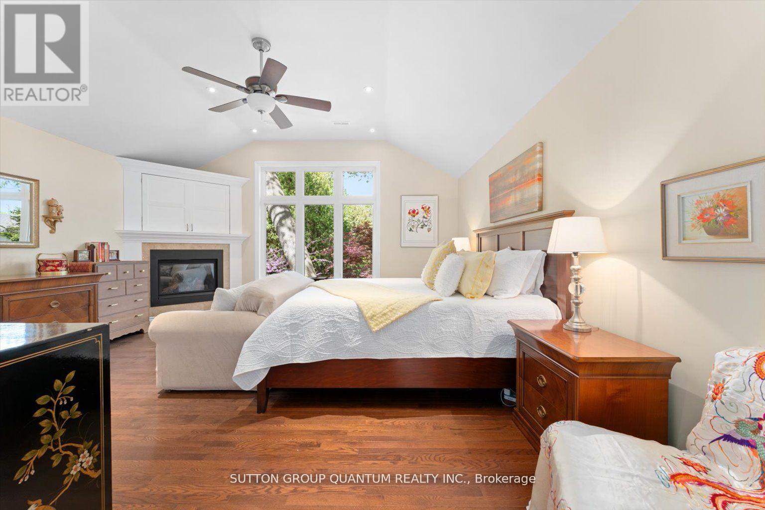 347 Pinetree Way, Mississauga, ON - Indoor Photo Showing Bedroom