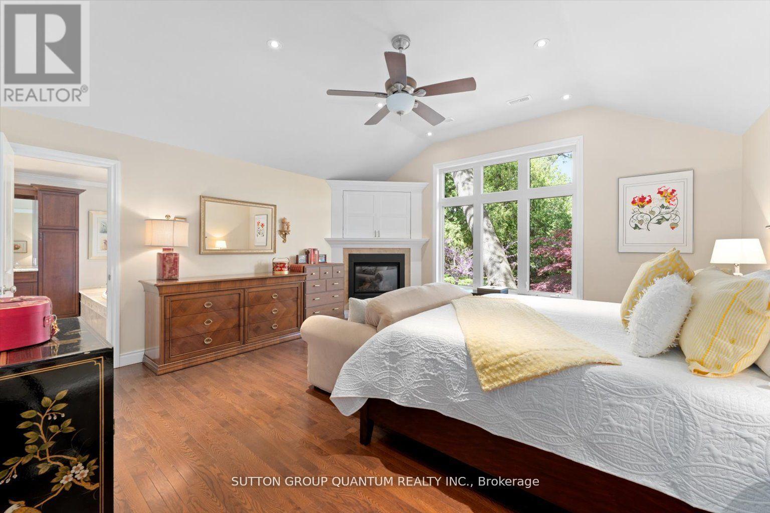 347 Pinetree Way, Mississauga, ON - Indoor Photo Showing Bedroom