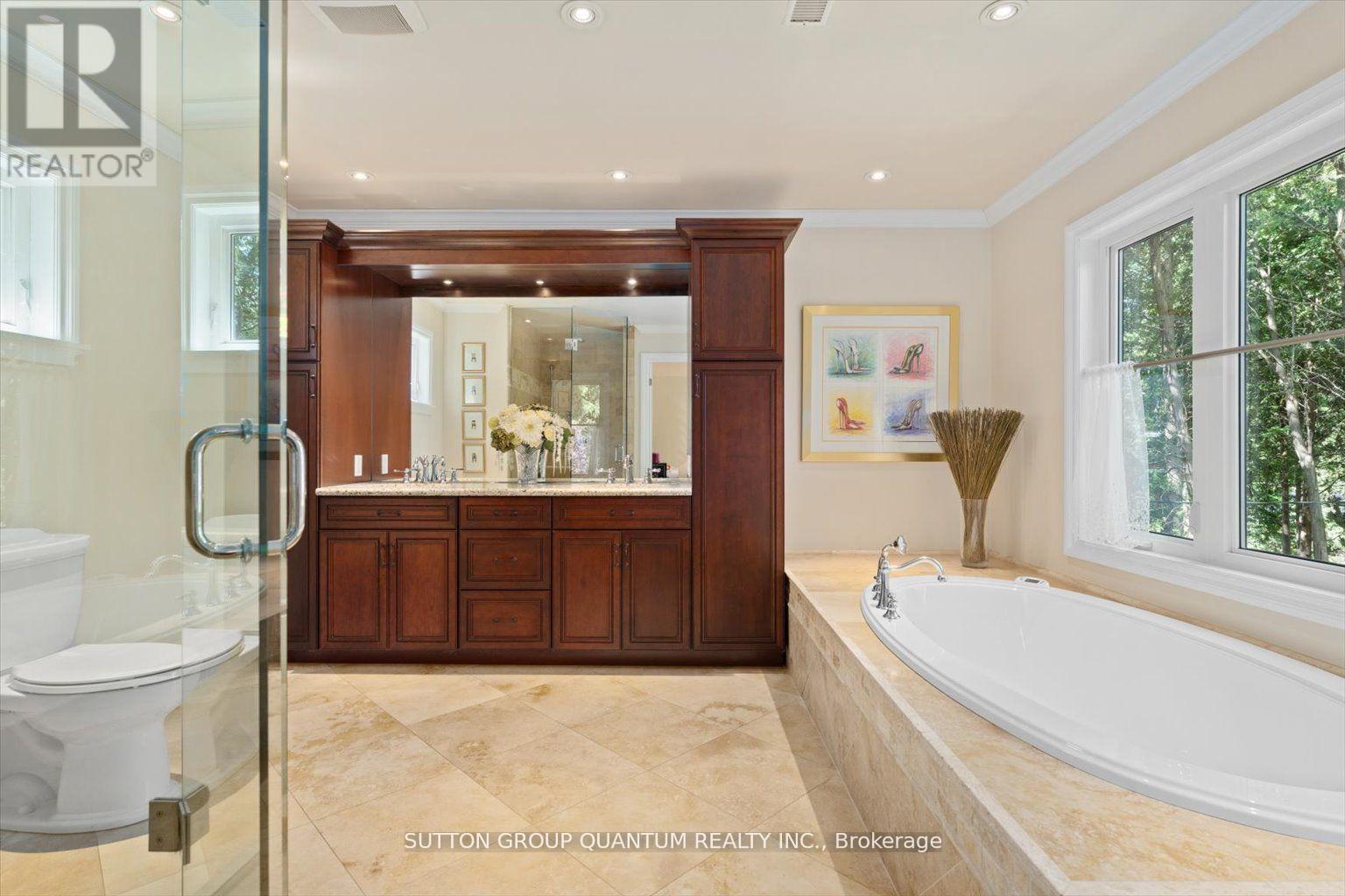 347 Pinetree Way, Mississauga, ON - Indoor Photo Showing Bathroom
