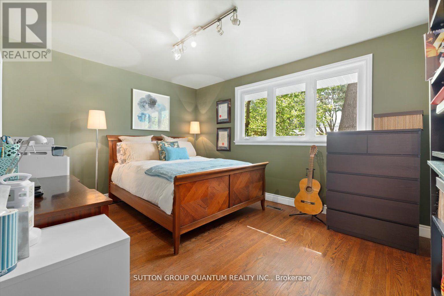 347 Pinetree Way, Mississauga, ON - Indoor Photo Showing Bedroom