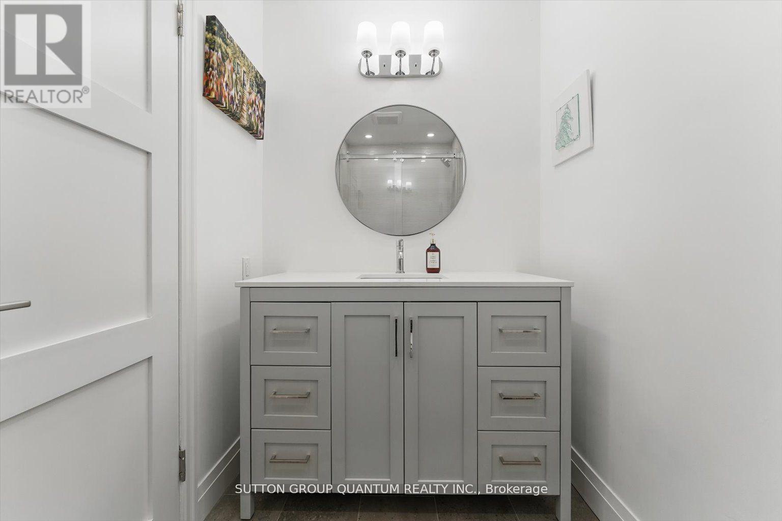 347 Pinetree Way, Mississauga, ON - Indoor Photo Showing Bathroom