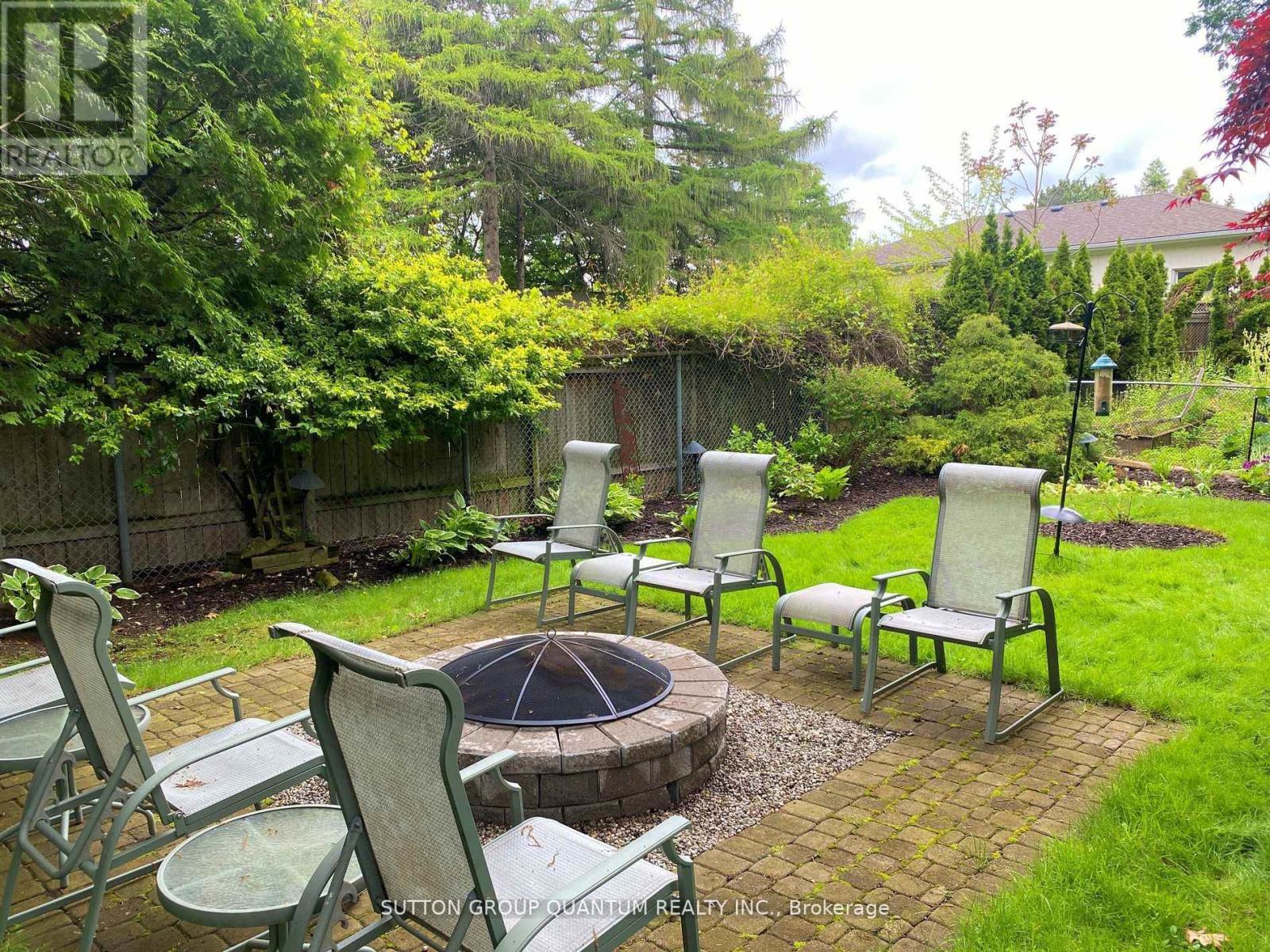 347 Pinetree Way, Mississauga, ON - Outdoor With Deck Patio Veranda With Backyard