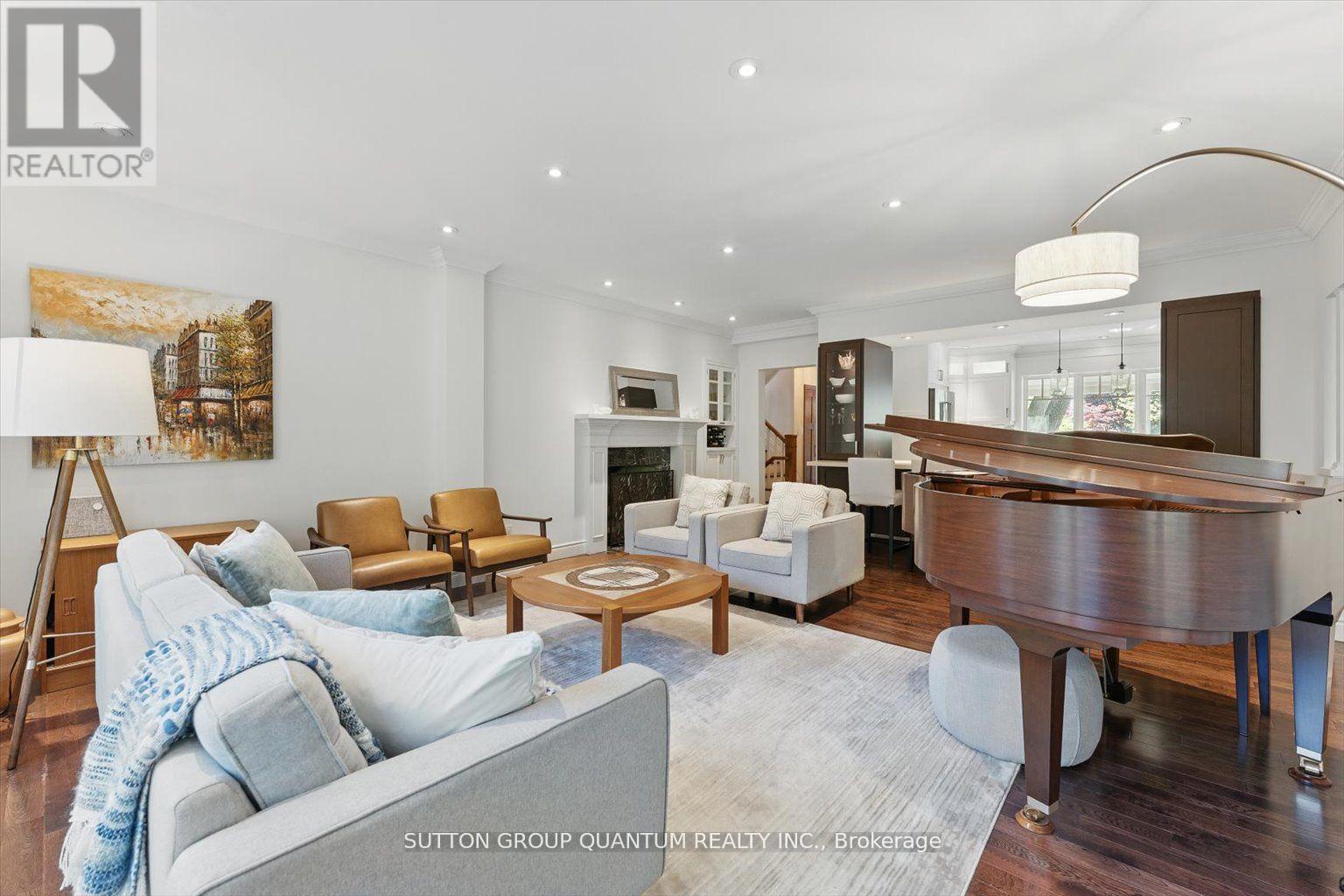 347 Pinetree Way, Mississauga, ON - Indoor Photo Showing Living Room