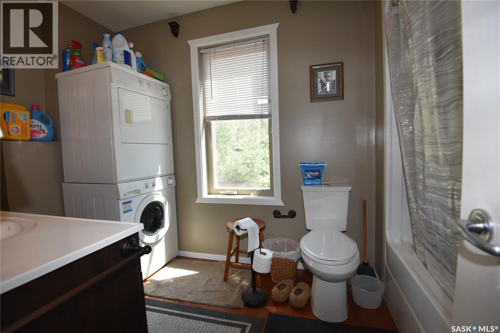 621 Pine Drive, Tobin Lake, SK - Indoor Photo Showing Laundry Room