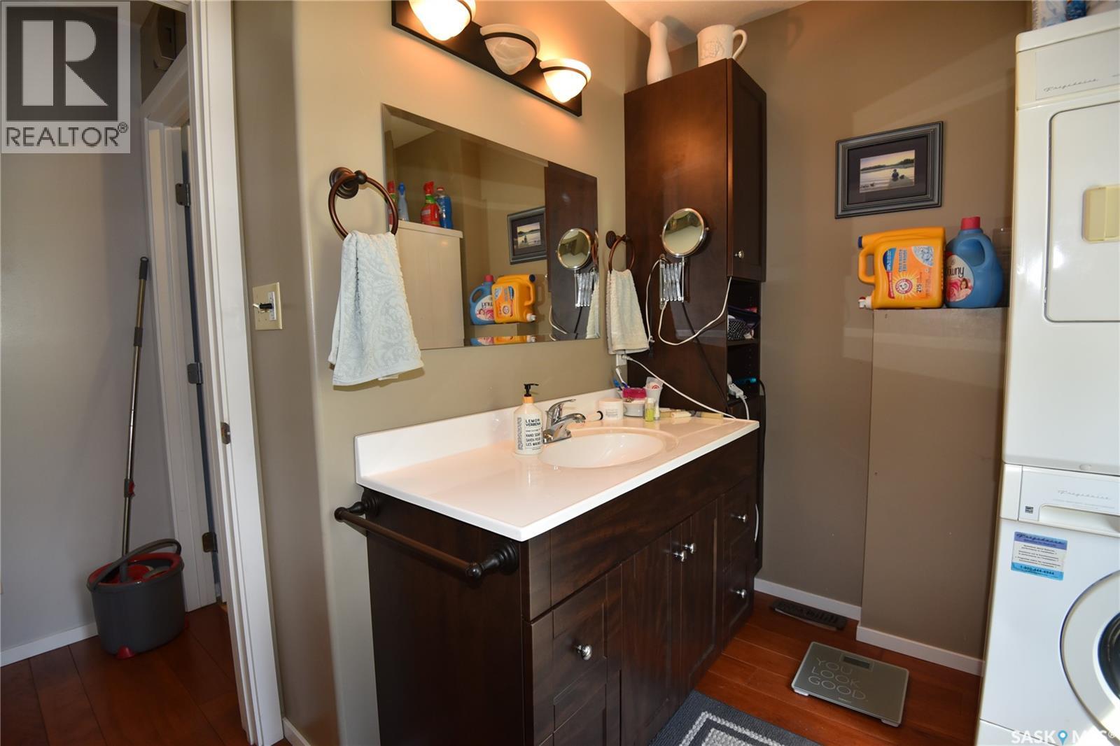 621 Pine Drive, Tobin Lake, SK - Indoor Photo Showing Laundry Room