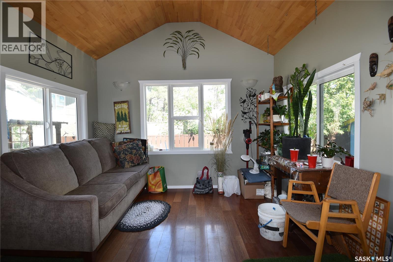 621 Pine Drive, Tobin Lake, SK - Indoor Photo Showing Living Room