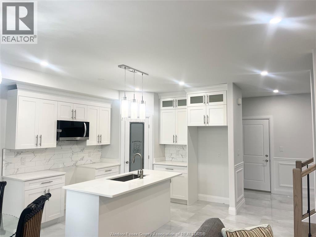 31 Eagle, Leamington, ON - Indoor Photo Showing Kitchen