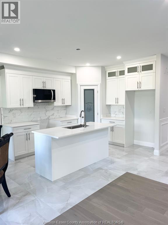 31 Eagle, Leamington, ON - Indoor Photo Showing Kitchen With Upgraded Kitchen
