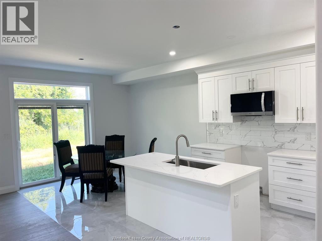 31 Eagle, Leamington, ON - Indoor Photo Showing Kitchen With Upgraded Kitchen
