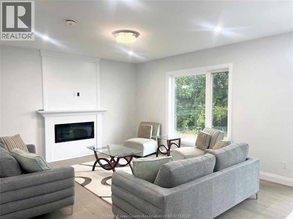 31 Eagle, Leamington, ON - Indoor Photo Showing Living Room With Fireplace