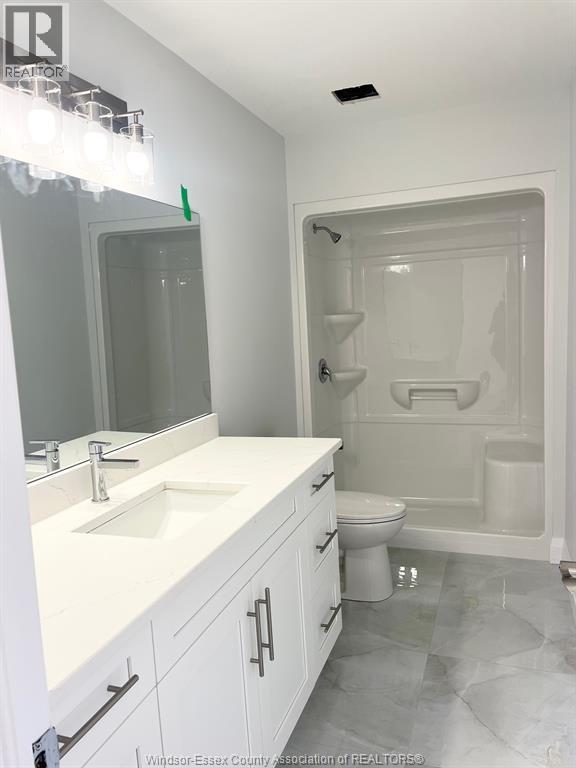 31 Eagle, Leamington, ON - Indoor Photo Showing Bathroom
