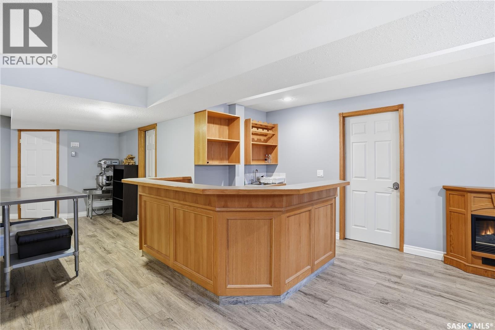 3148 Wimbledon Bay, Regina, SK - Indoor With Fireplace