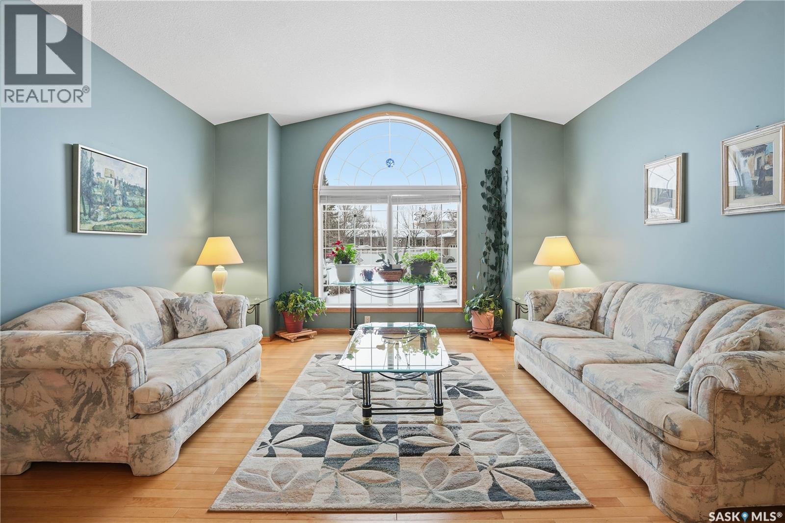 3148 Wimbledon Bay, Regina, SK - Indoor Photo Showing Living Room