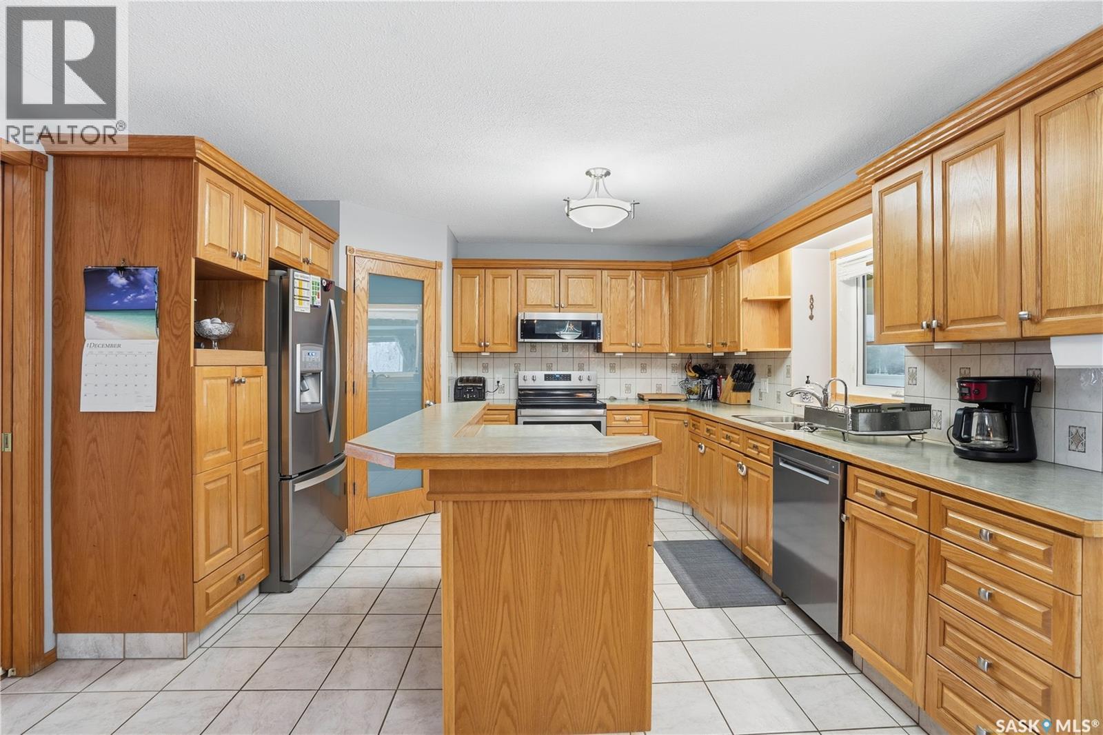 3148 Wimbledon Bay, Regina, SK - Indoor Photo Showing Kitchen With Double Sink