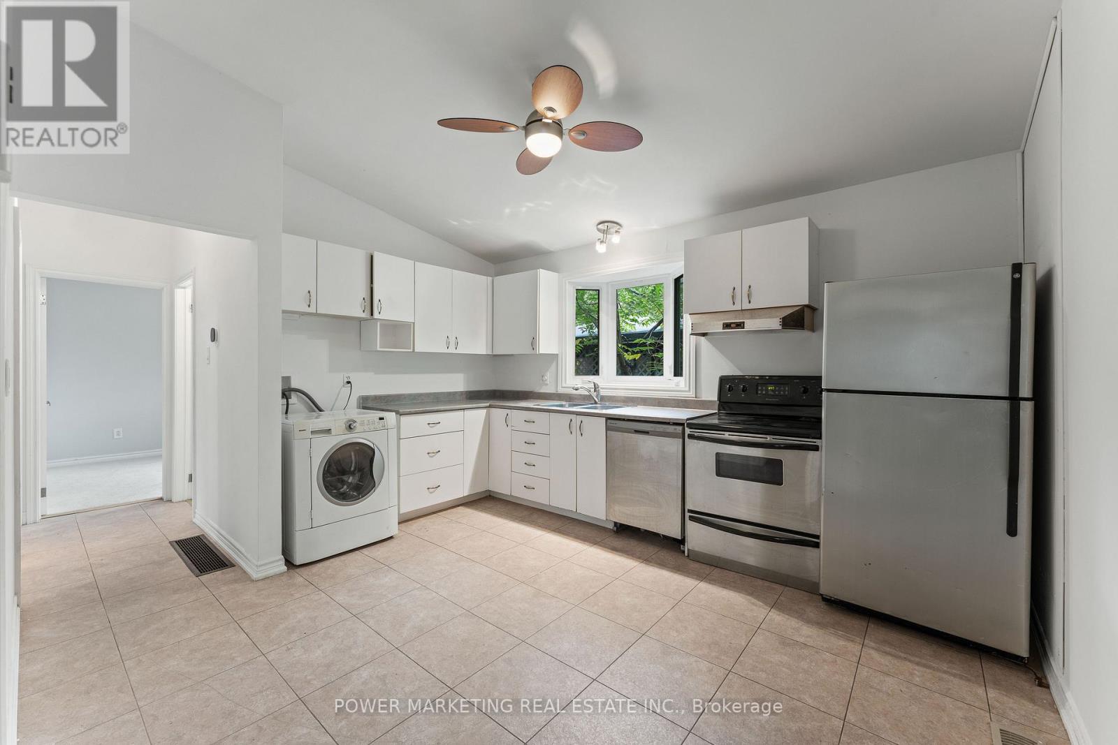935 Goren Avenue, Ottawa, ON - Indoor Photo Showing Other Room