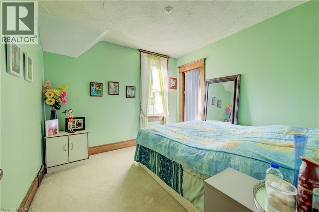 44 Walter Street, Kitchener, ON - Indoor Photo Showing Bedroom