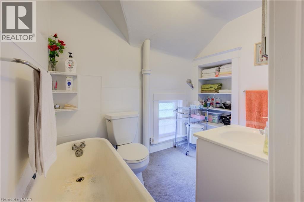 44 Walter Street, Kitchener, ON - Indoor Photo Showing Bathroom