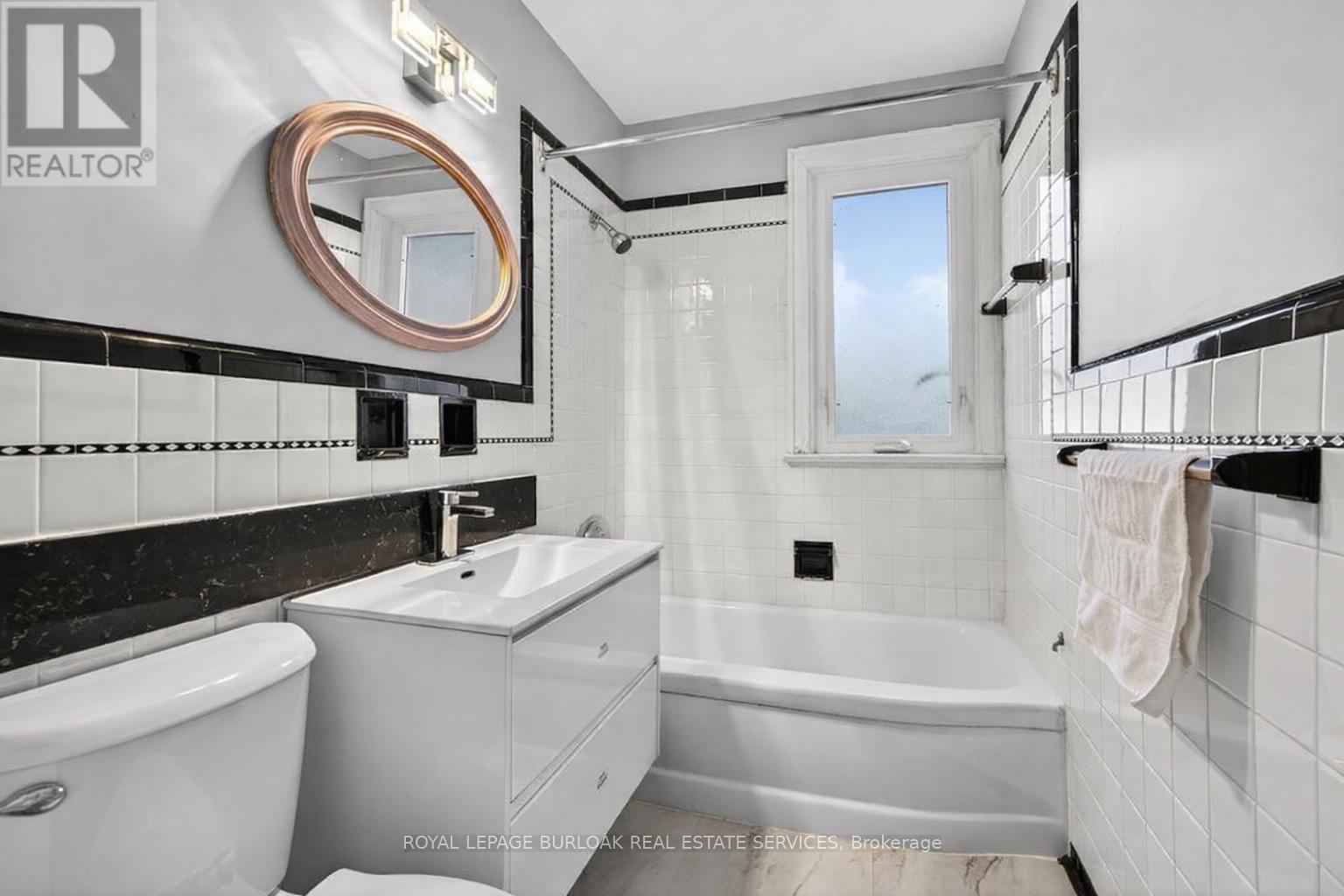 727 Brant Street, Burlington, ON - Indoor Photo Showing Bathroom