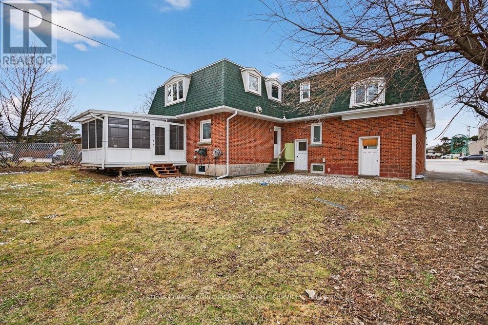 727 Brant Street, Burlington, ON - Outdoor